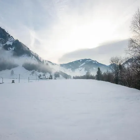 Golden Lodges With Ski Storage *